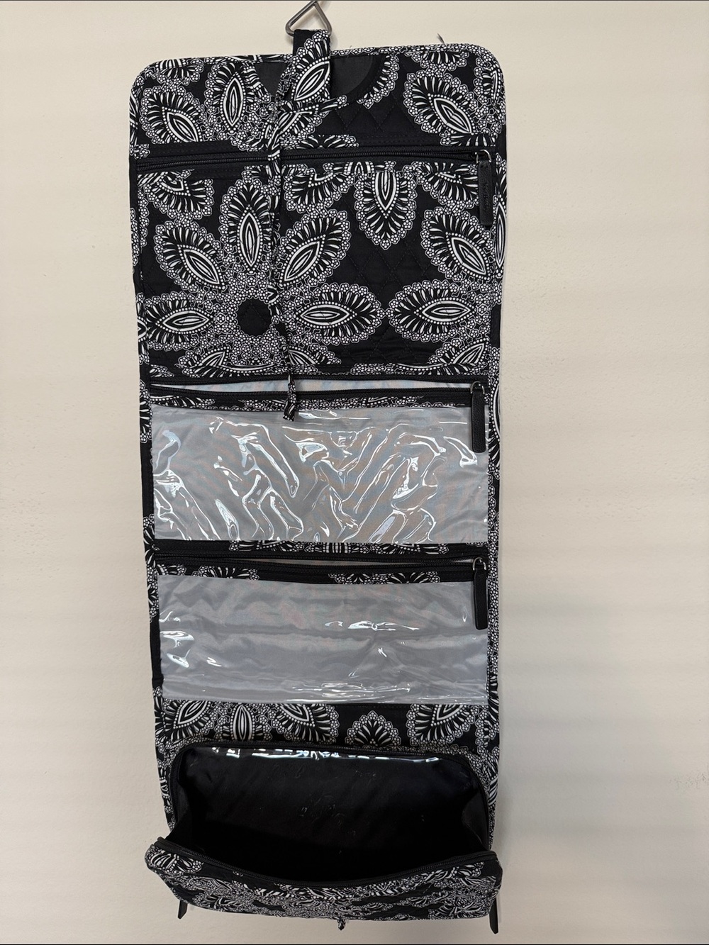 Vera Bradley Black & White Floral Hanging Travel/Jewelry Organizer